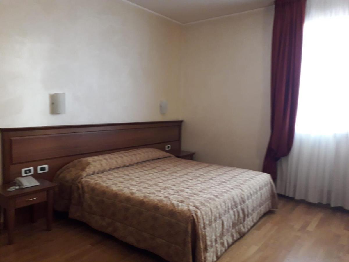 Albergo Ristorante Campanile Azzurro Villafranca Padovana 外观 照片